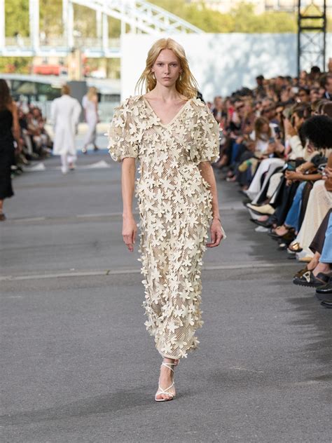 chloe spring summer 2024|Chloé spring/summer 2024 vertelt belangrijke boodschap.